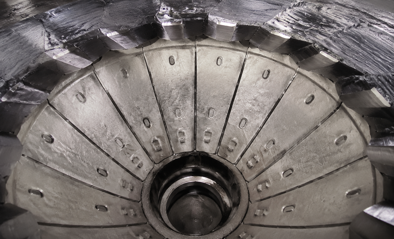 China Gyratory Crusher Grinding Lining Plate | Haitian